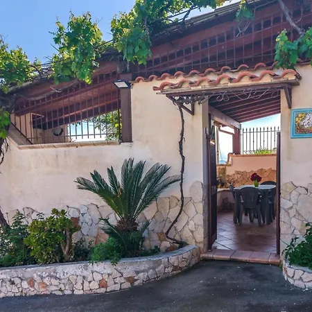 Holiday home Casetta Con Piscina Fra Catania E Siracusa *